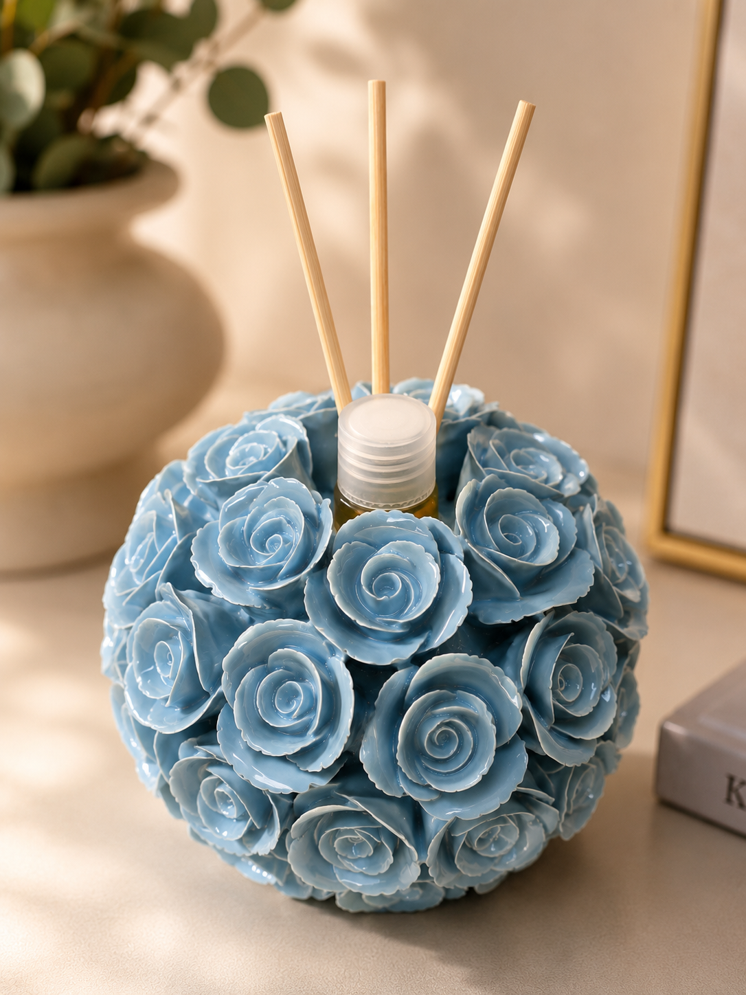 Profumatore Ambiente di Design con Rose in Ceramica Celeste – Eleganza e Stile per la Casa