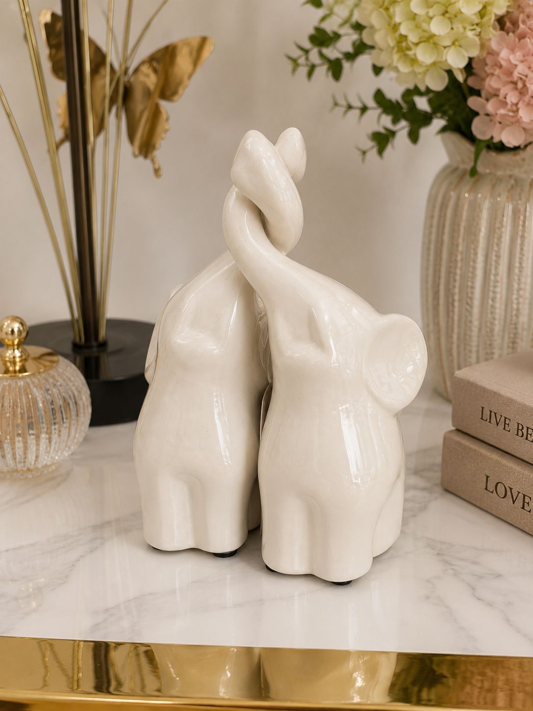 Coppia di Elefanti in Ceramica Bianca e Tortora – Scultura Decorativa Simbolo di Amore e Fortuna