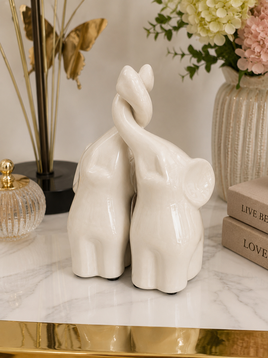 Coppia di Elefanti in Ceramica Bianca – Scultura Decorativa Simbolo di Amore e Fortuna