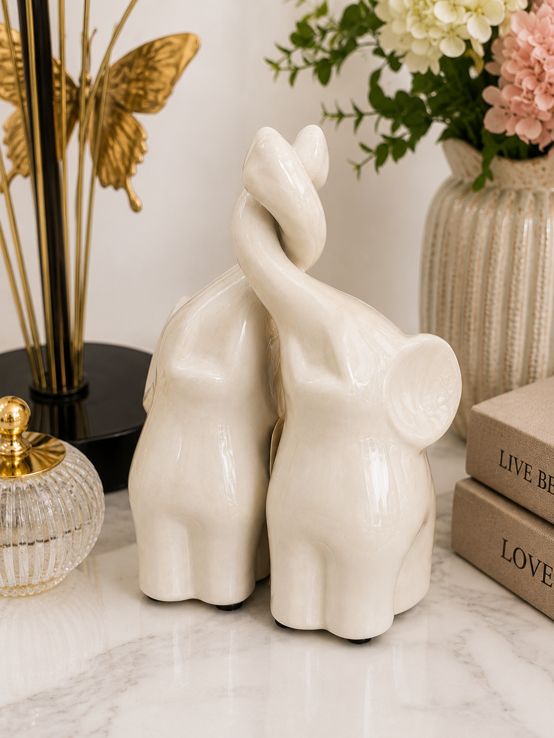Coppia di Elefanti in Ceramica Bianca e Tortora – Scultura Decorativa Simbolo di Amore e Fortuna