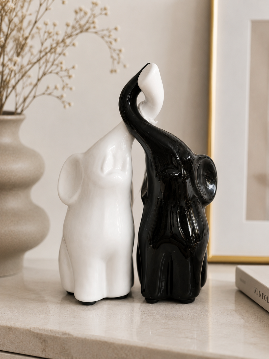 Coppia di Elefanti in Ceramica Bianco & Nero – Simbolo di Amore e Fortuna