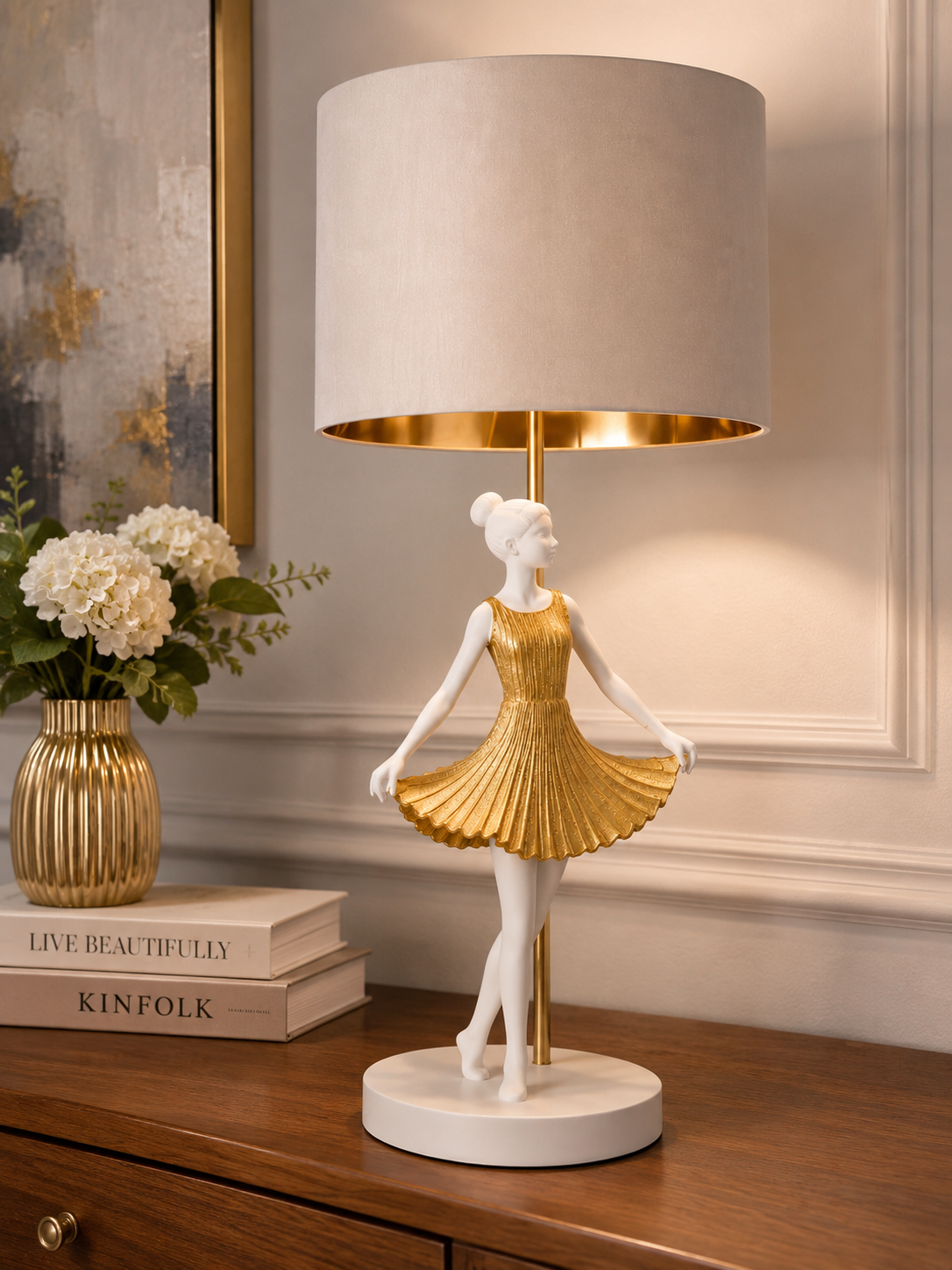 Lampada da Tavolo Ballerina Bianca e Oro – Lampada di Design Elegante per Camera e Soggiorno