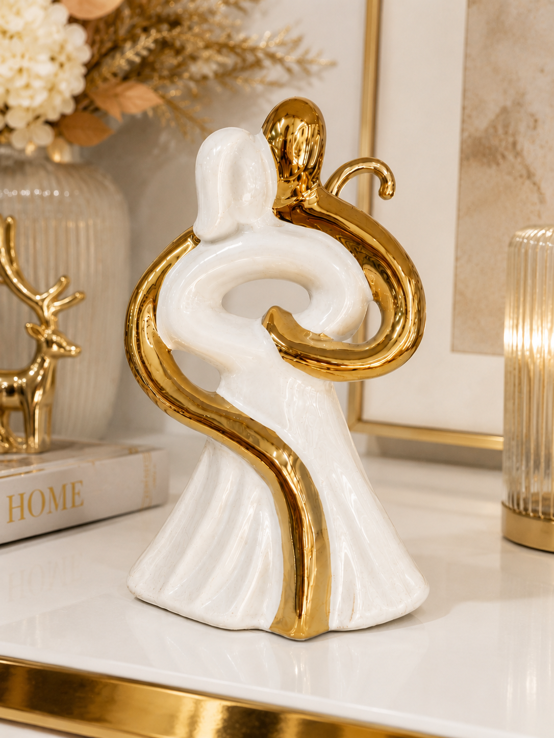 Scultura Moderna Coppia Astratta in Ceramica Bianca e Oro – Decorazione Elegante