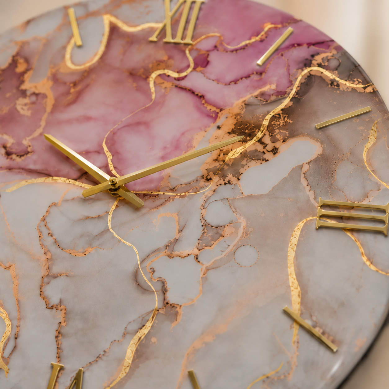 ROSA AURUM | Orologio Design Ø 60 cm in Legno con Finitura Effetto Marmo in Resina